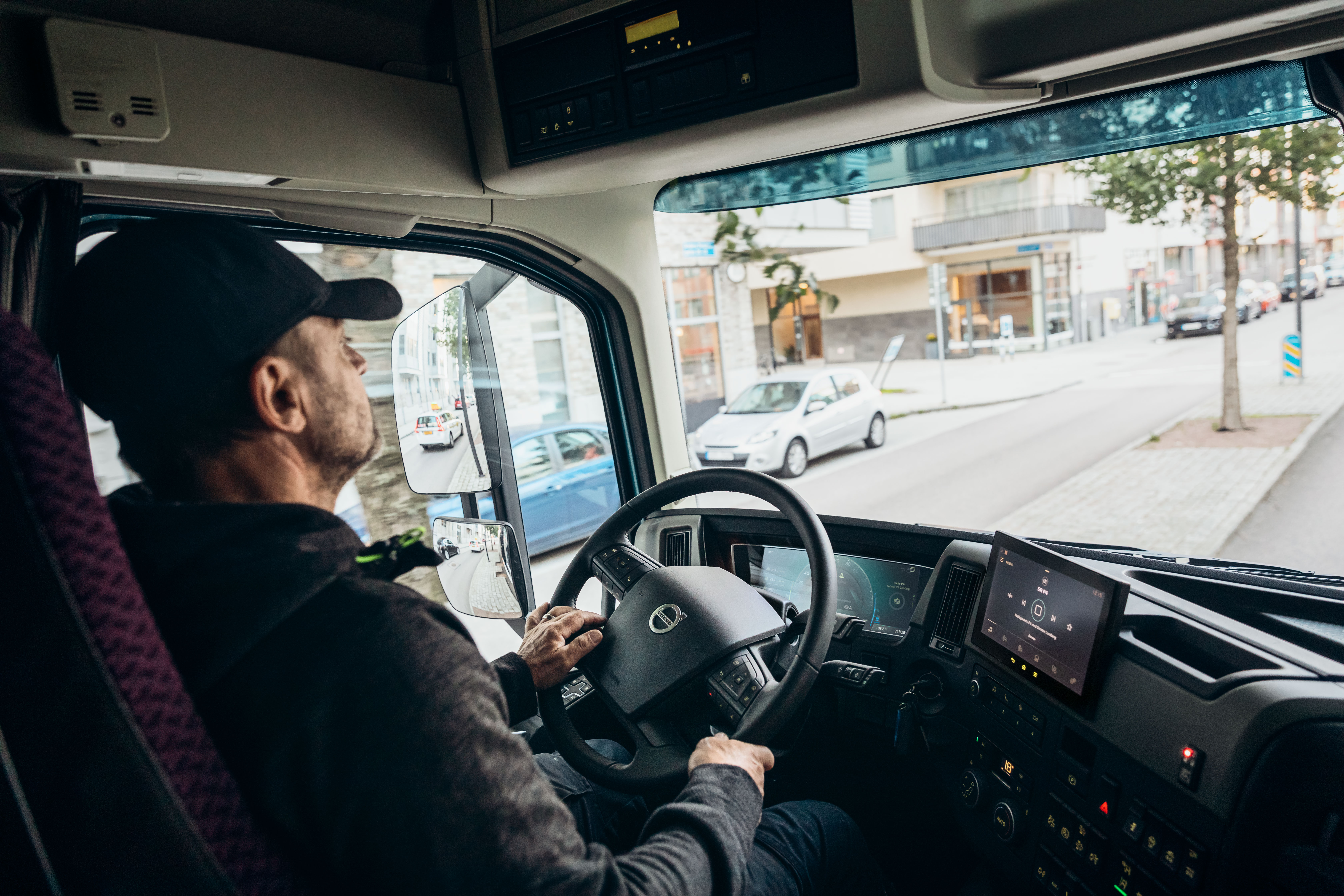 Rijden met een cameramonitorsysteem of met spiegels | Volvo Trucks