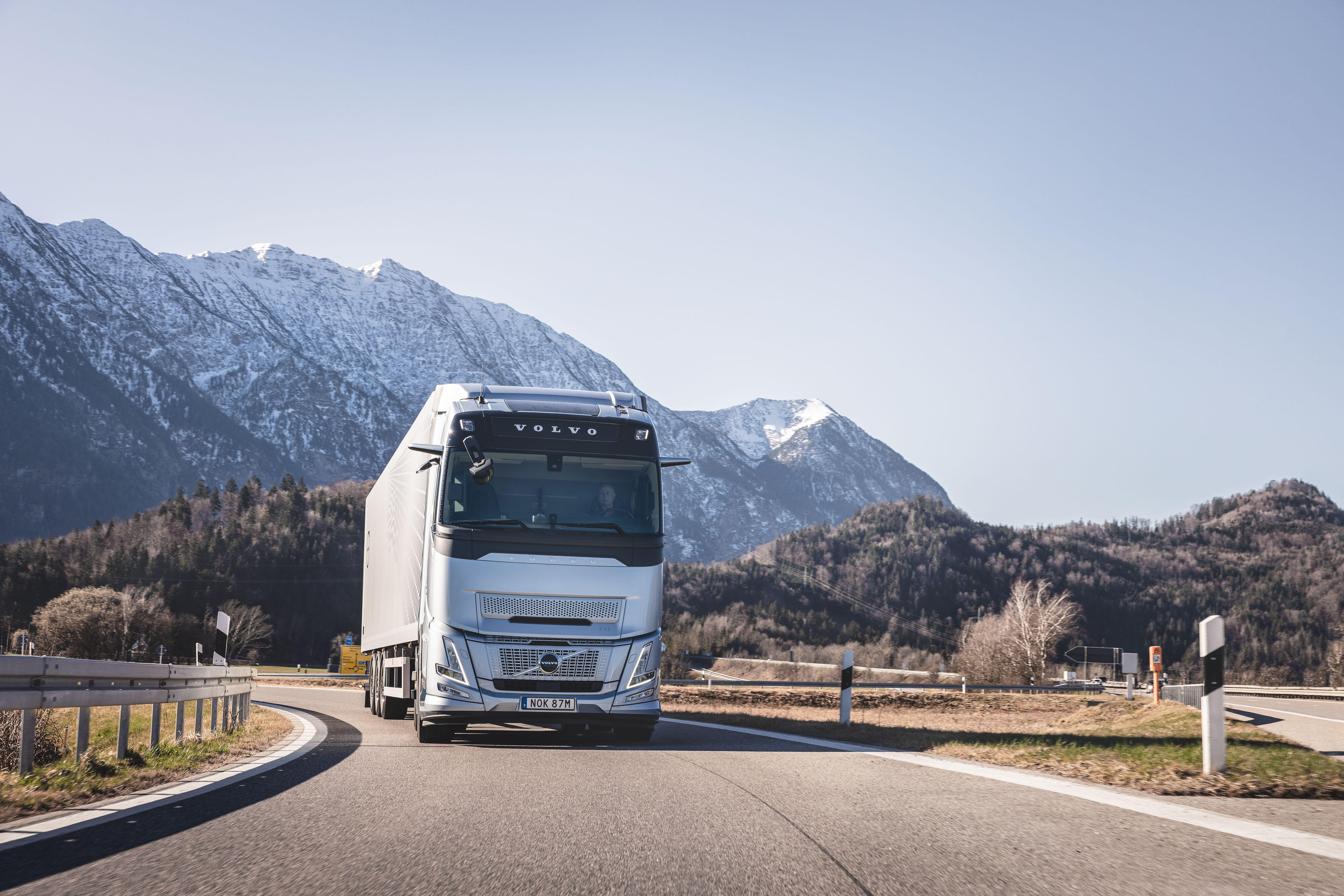 Volvo Trucks introduceert nieuw platform voor verbrandingsmotoren, geschikt voor diesel, hvo, (bio-)LNG en waterstof