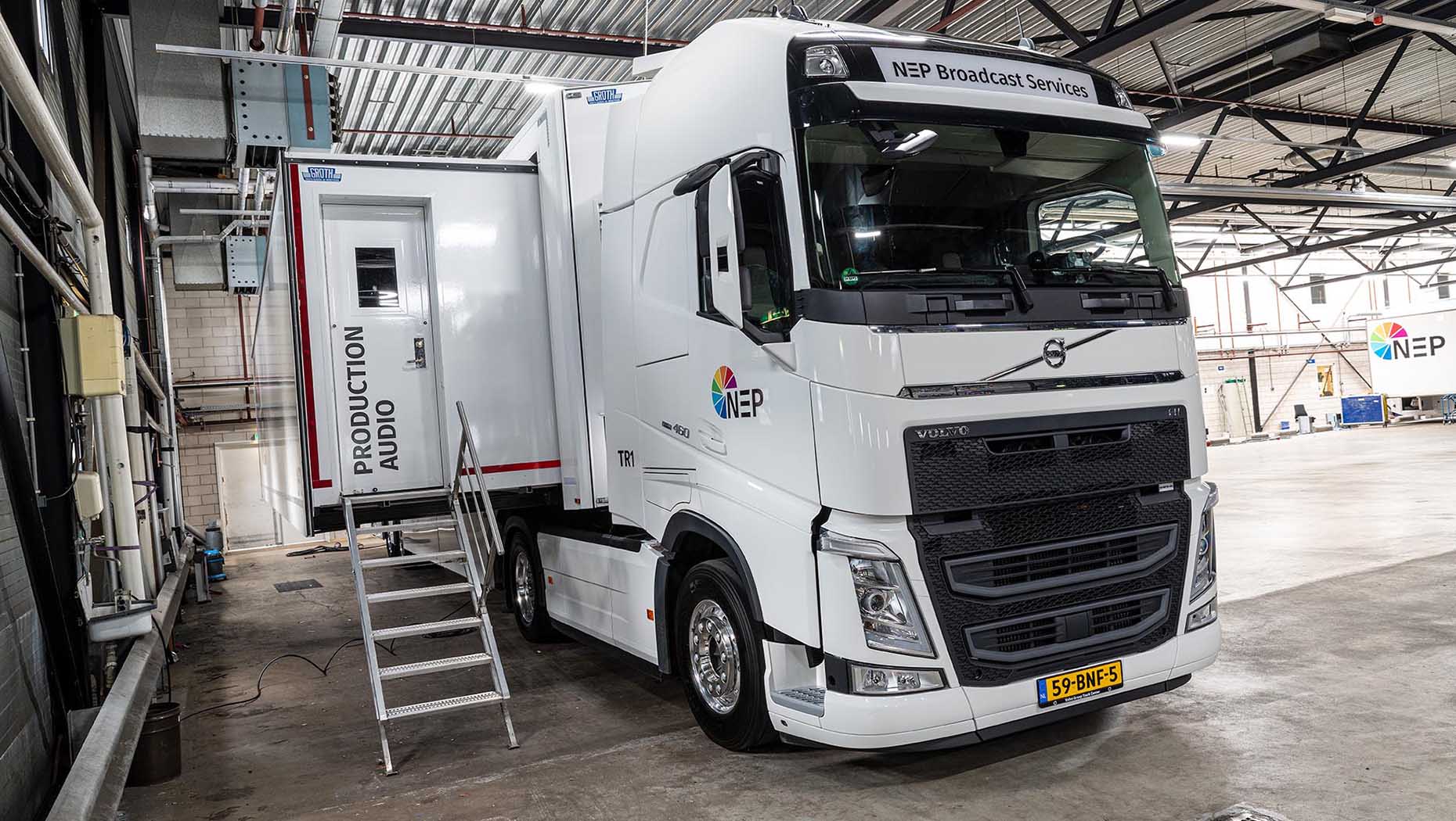 Twee Volvo FH 4x2-trekkers voor NEP The Netherlands